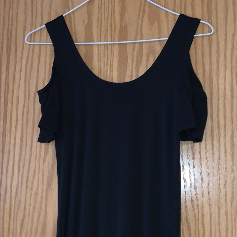 black maxi dress w/ slit